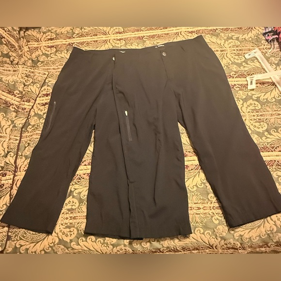 Khombu Pants - 2 pair Khombu Lightweight Ladies Capris